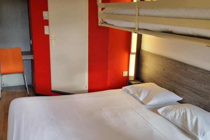 Room 10 of 29