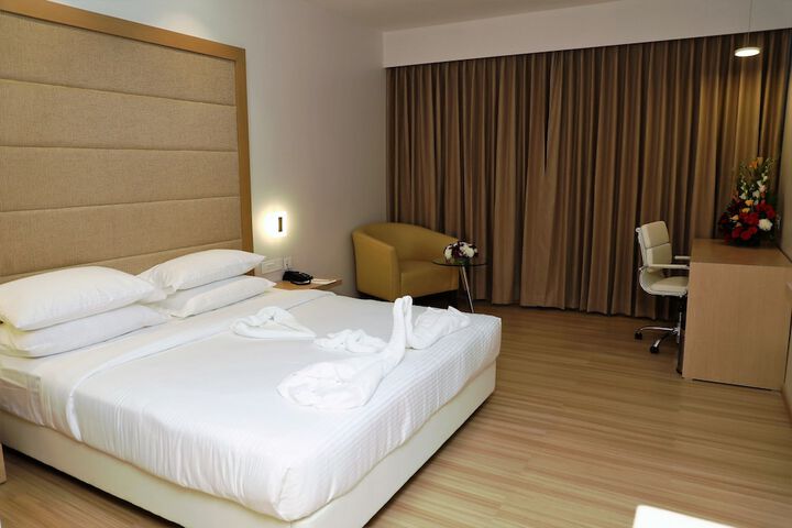 Room 11 of 37