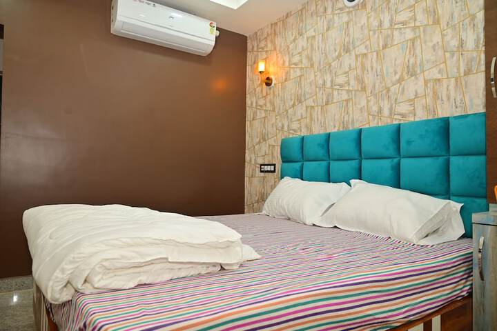 Room 4 of 31