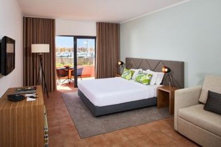 Hotel Suite Photo