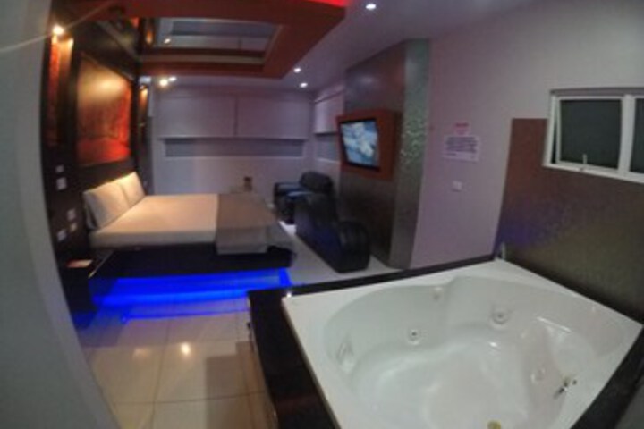 Hot Tub 71 of 78