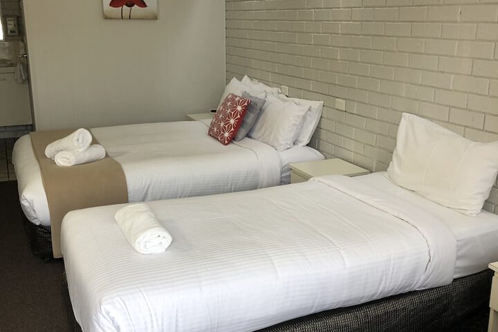 Room 2 of 40