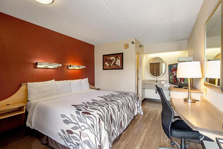 1 King Bed (7 of 23)