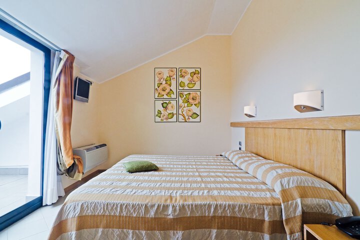 Room 12 of 55