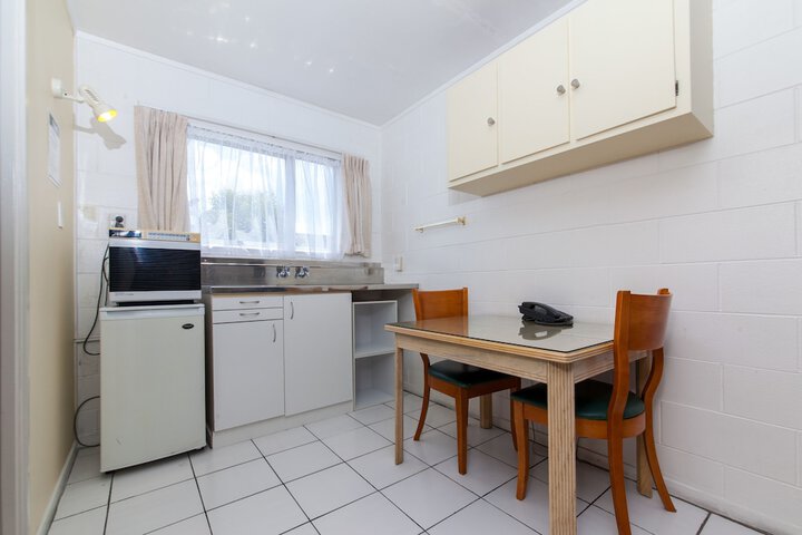 Room 2 of 28