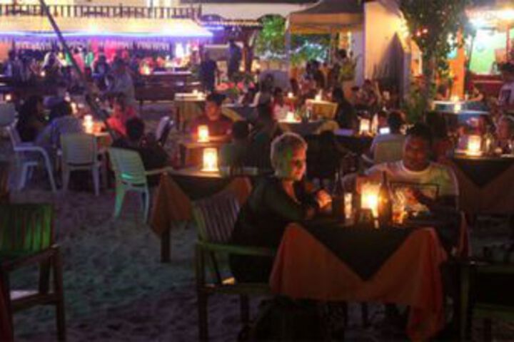 Dining 15 of 16