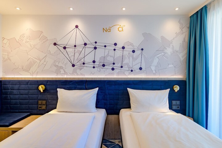 Room 16 of 90