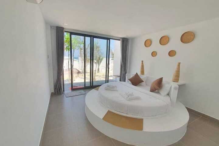 Room 2 of 17