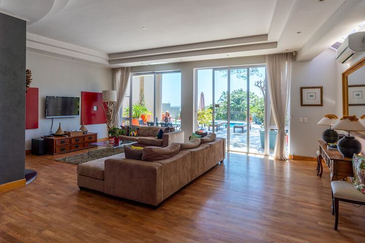 Guest Lobby