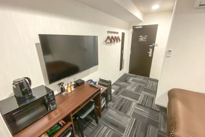 Room 9 of 28