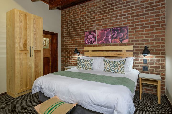 Room 13 of 156