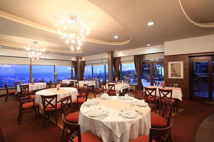 Dining 10 of 14
