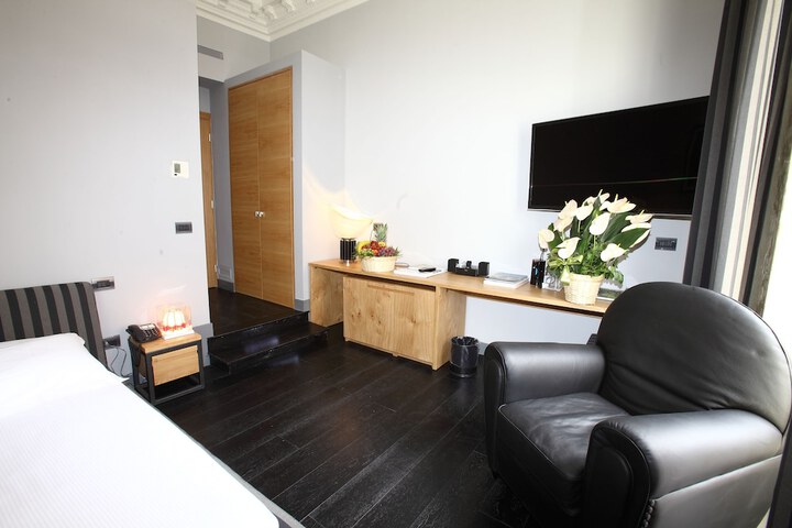 Room 5 of 51