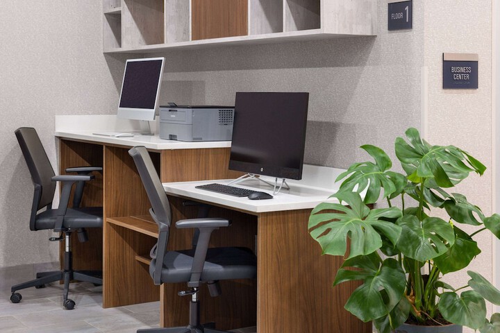 Business Center 35 of 38