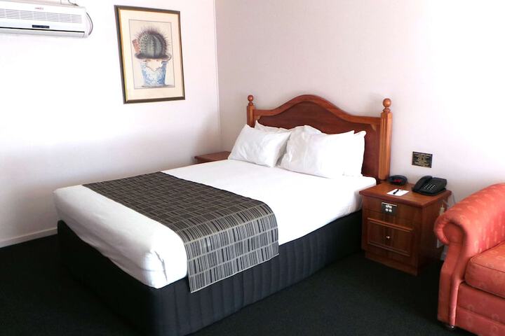 Room 16 of 38