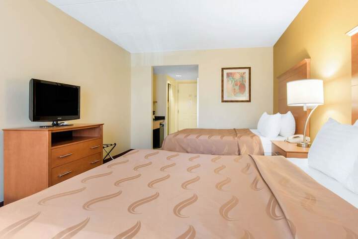 2 Queen Beds (7 of 7)