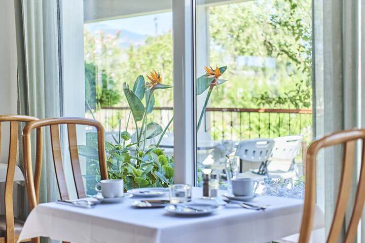 Breakfast/Coffee Service 25 of 77
