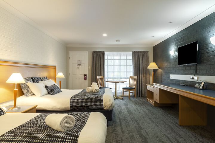 Room 3 of 85