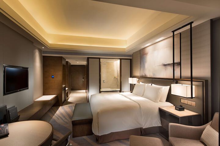 Room 10 of 87