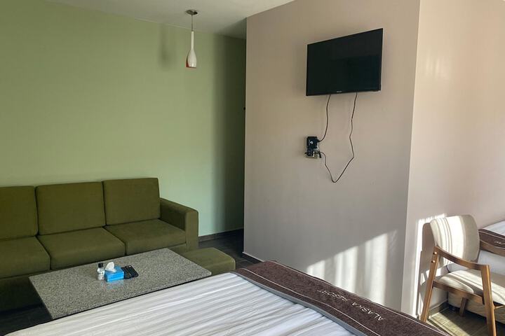 Room 82 of 196