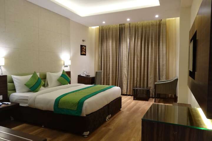 Room 6 of 45