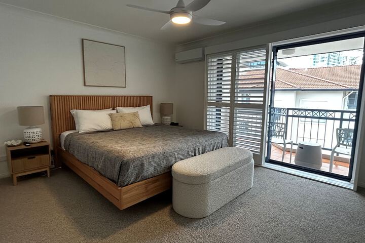 Room 26 of 142