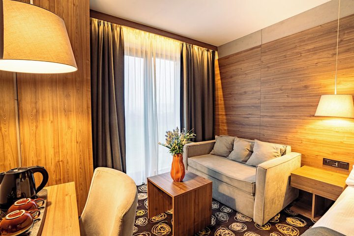 Room 2 of 36
