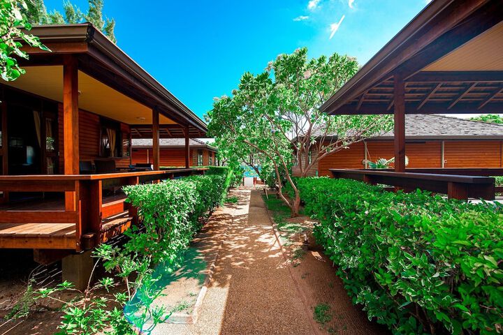 Exterior of Moorea Golf Lodge
