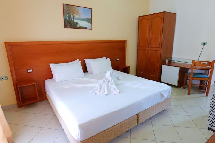 Room 4 of 101