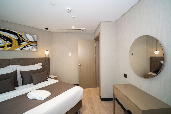 Room 48 of 170