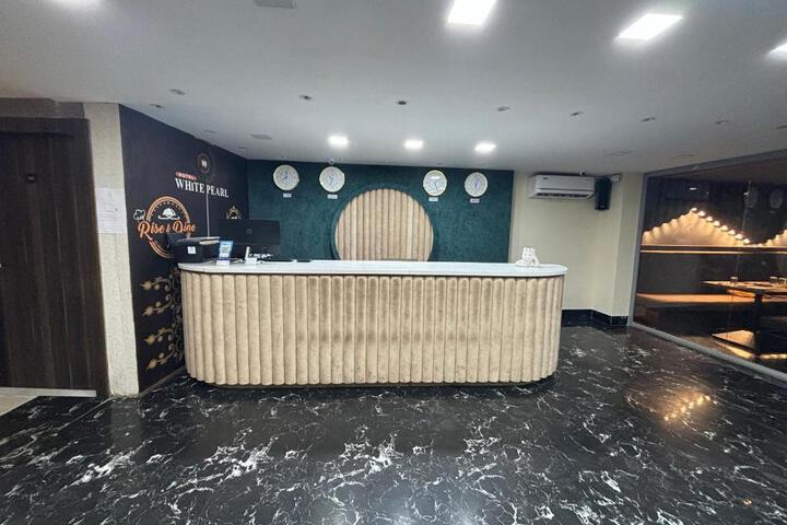 Hotel Rise and Dine Restaurant & Banquet