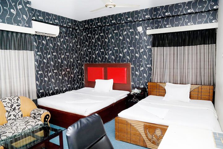 Room 8 of 74