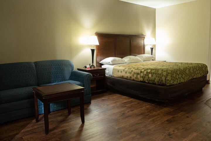1 King Bed (6 of 7)