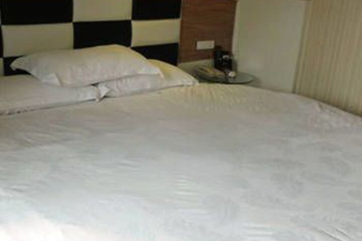 Room 3 of 9