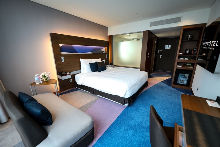 Room 27 of 143
