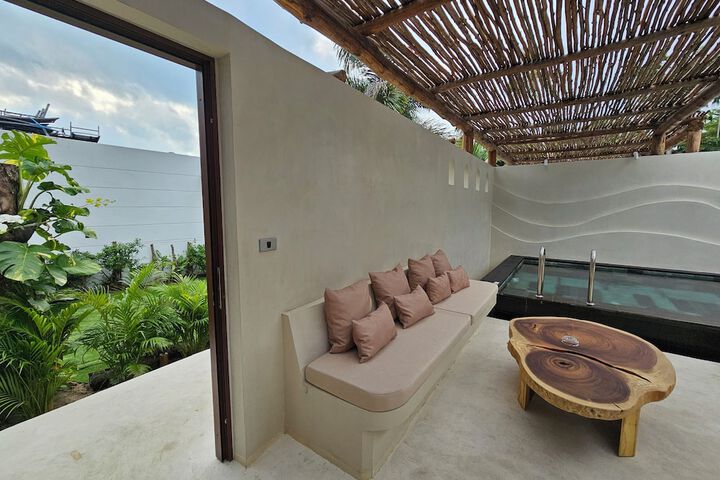 Hotel Exterior 214 of 218