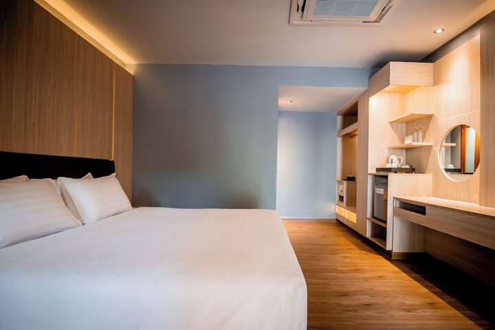 Room 10 of 127