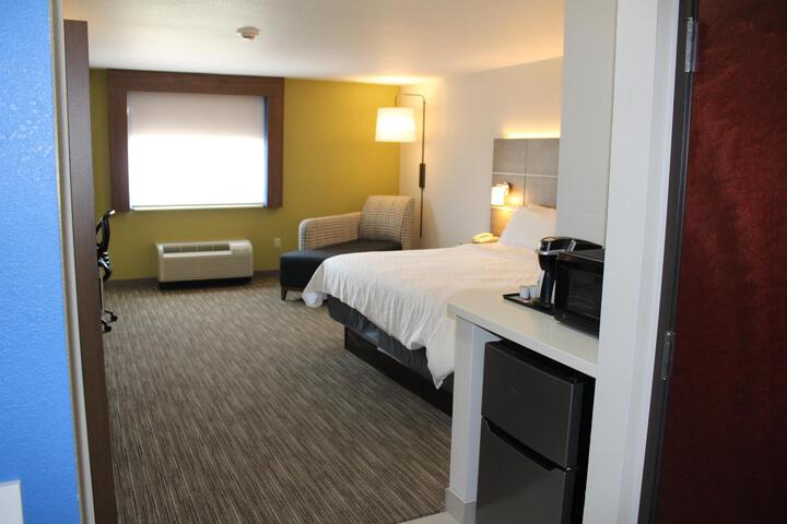 1 King Bed (1 of 9)