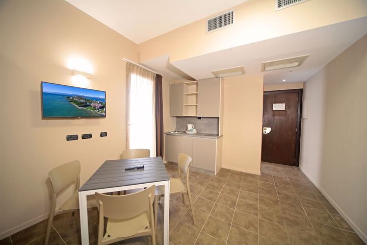 Room 10 of 30