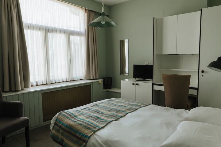 Room 2 of 23