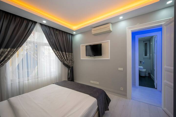 Room 13 of 62