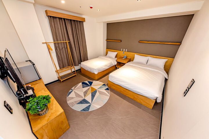 Room 30 of 34