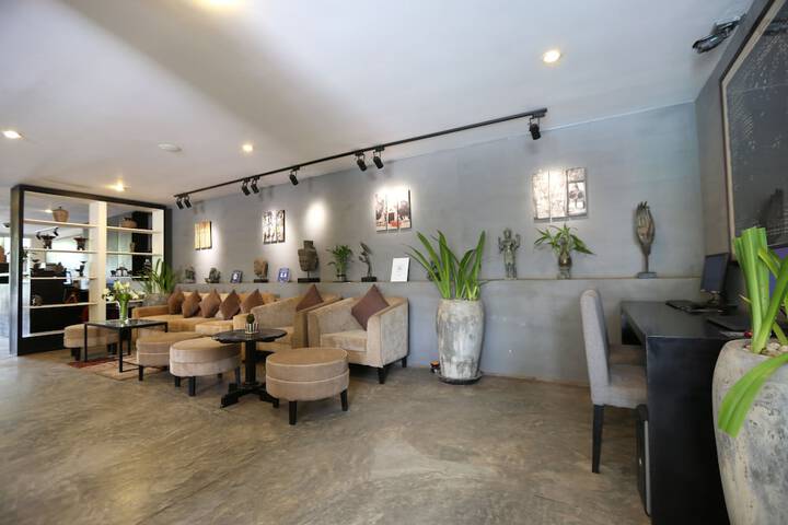 Concierge desk
