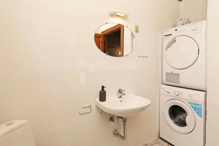 Room 10 of 29
