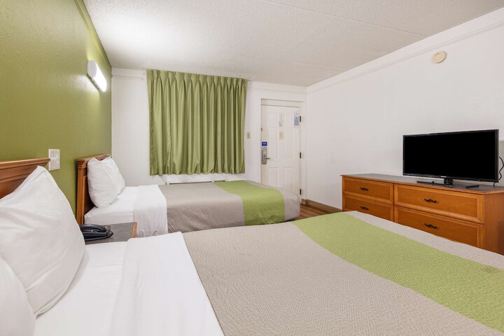 2 Double Beds (6 of 9)