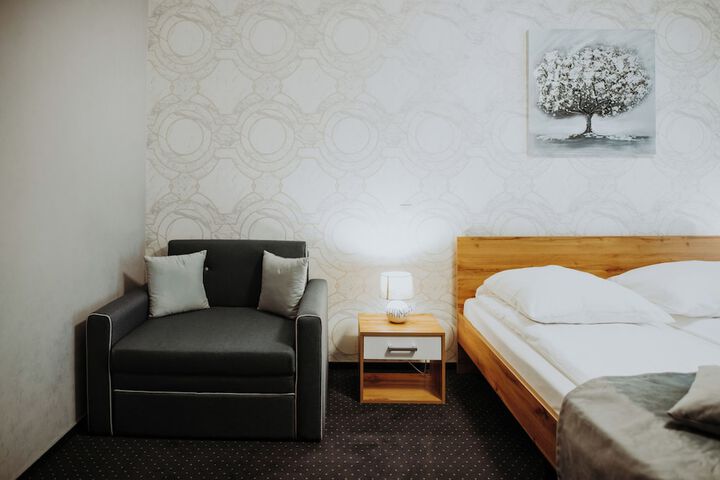 Room 72 of 132