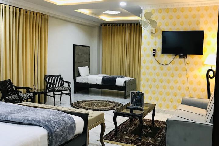 Room 28 of 87