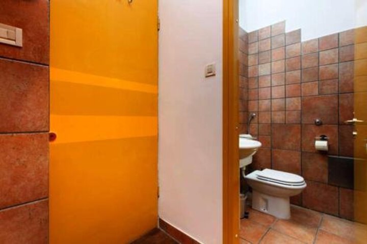 Room 10 of 19
