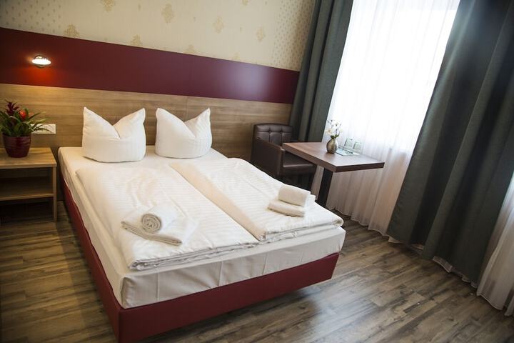 Room 3 of 30