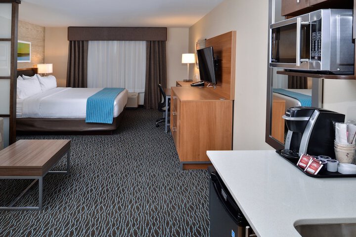 Room 4 of 61